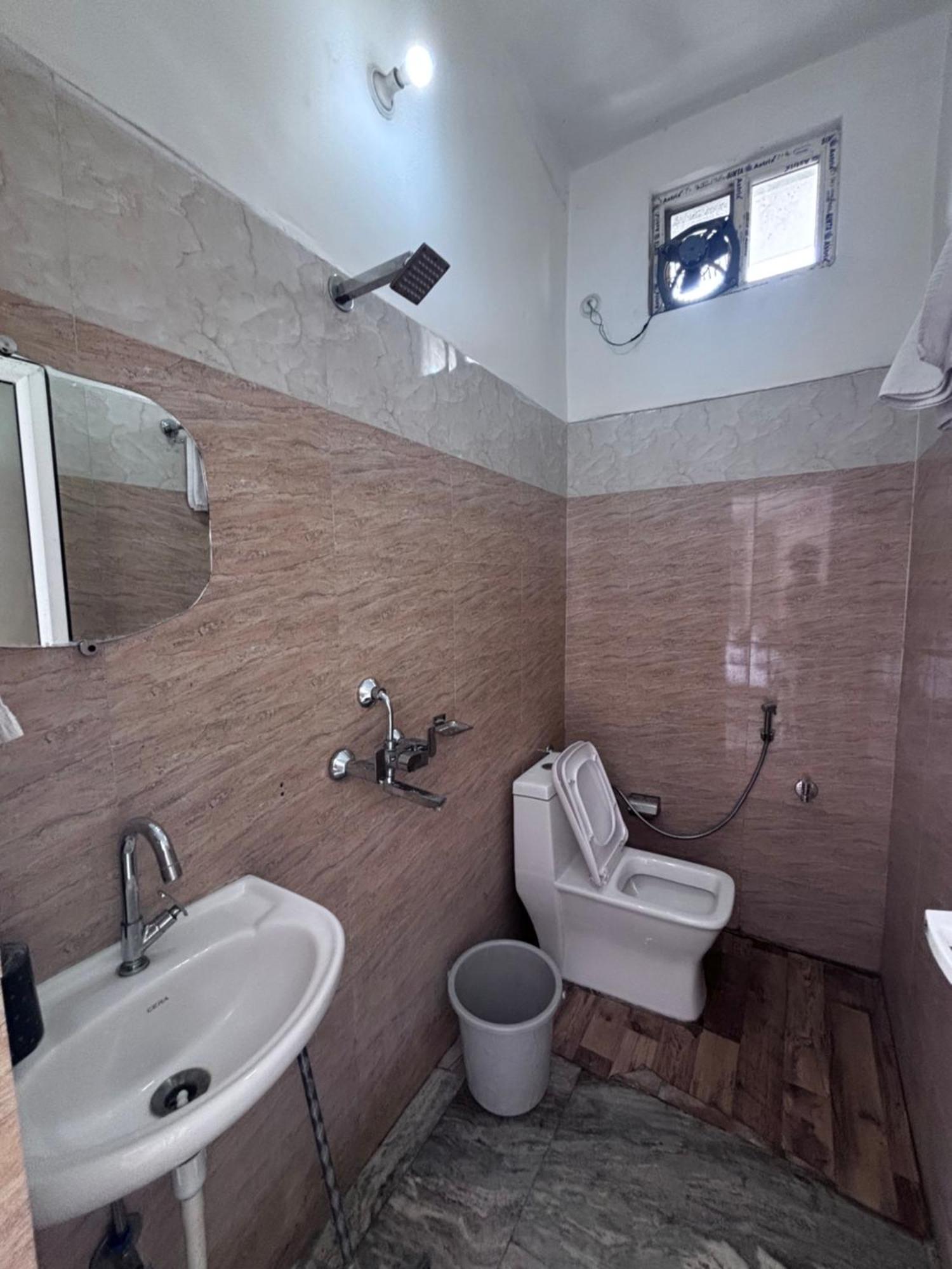 Flow House Risikés Kültér fotó